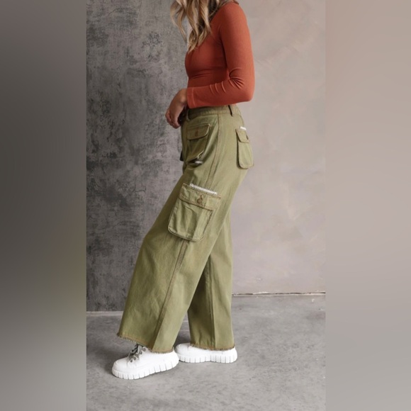 KIMBERLY OLIVE WIDE
LEG CARGO PANTS by POL; Size Large - Picture 2 of 15